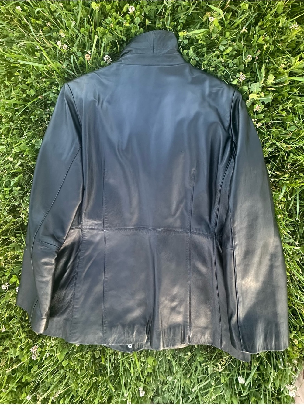 Women’s Large Black Leather Jacket with Quilted Interior- like new - Picture 6 of 10